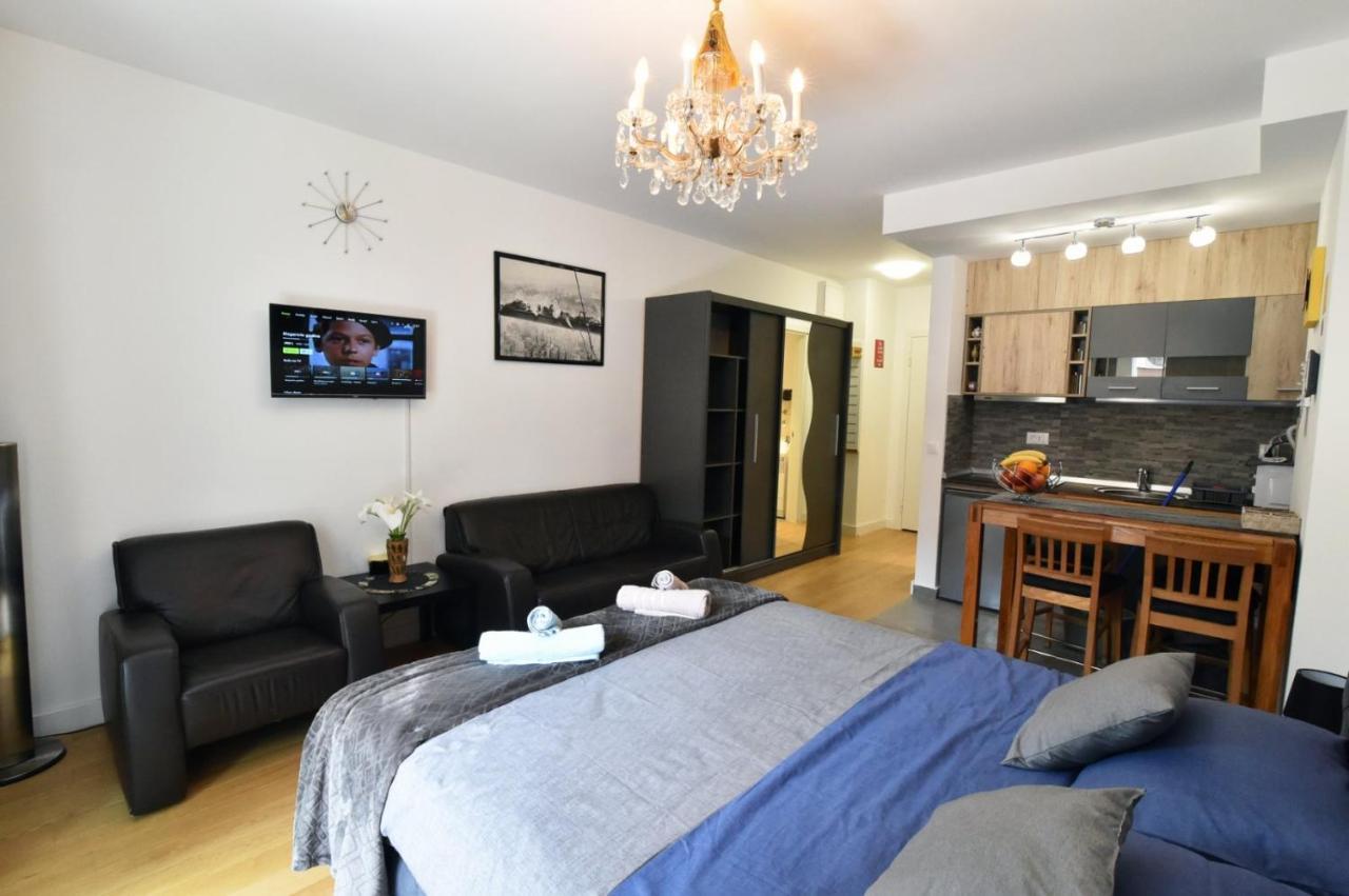Ferienwohnung Tayson Square Dorcol New Location Free Garage Belgrad Exterior foto