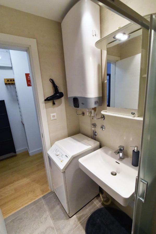 Ferienwohnung Tayson Square Dorcol New Location Free Garage Belgrad Exterior foto