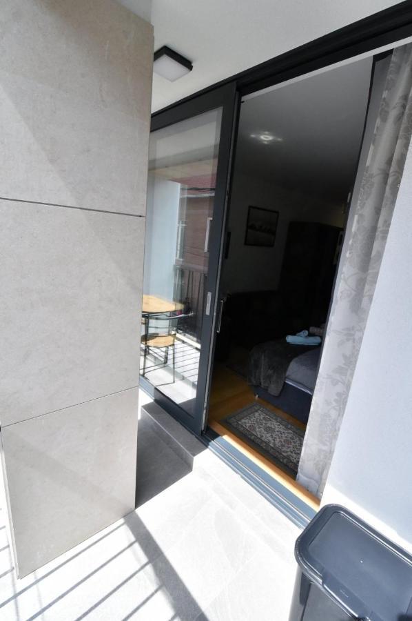 Ferienwohnung Tayson Square Dorcol New Location Free Garage Belgrad Exterior foto